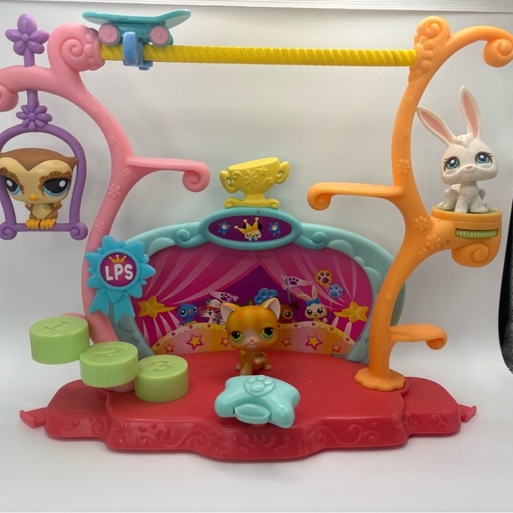 Hasbro Other - Littlest Pet Shop Circus Playset 🎪 w 3 Pets (Owl, Cat & Bunny